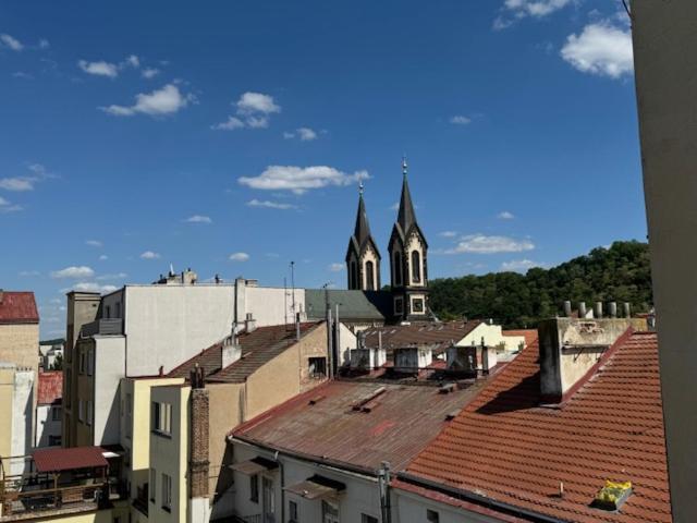 Vitkova Duplex Apartment With Terrace Near Florenc Praha Bagian luar foto