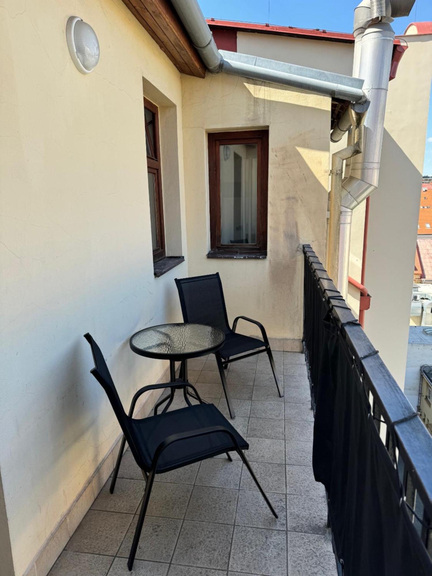 Vitkova Duplex Apartment With Terrace Near Florenc Praha Bagian luar foto